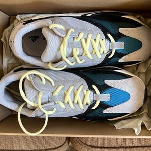 Yeezy 700 Waverunner sz 9.5